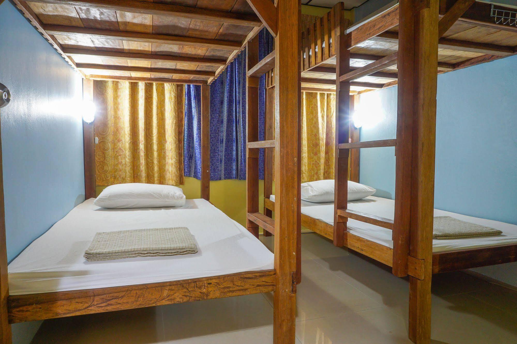 Hostel Zleep63 *