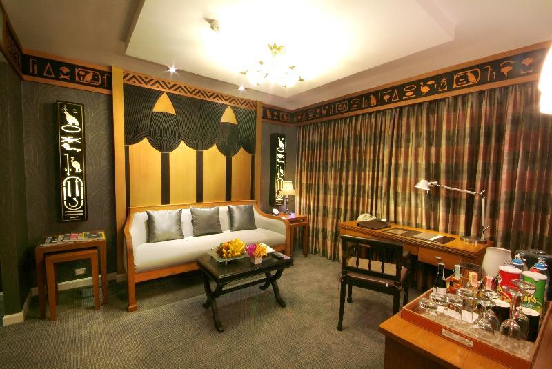 Doubletree By Hilton Ploenchit Hotel 4*