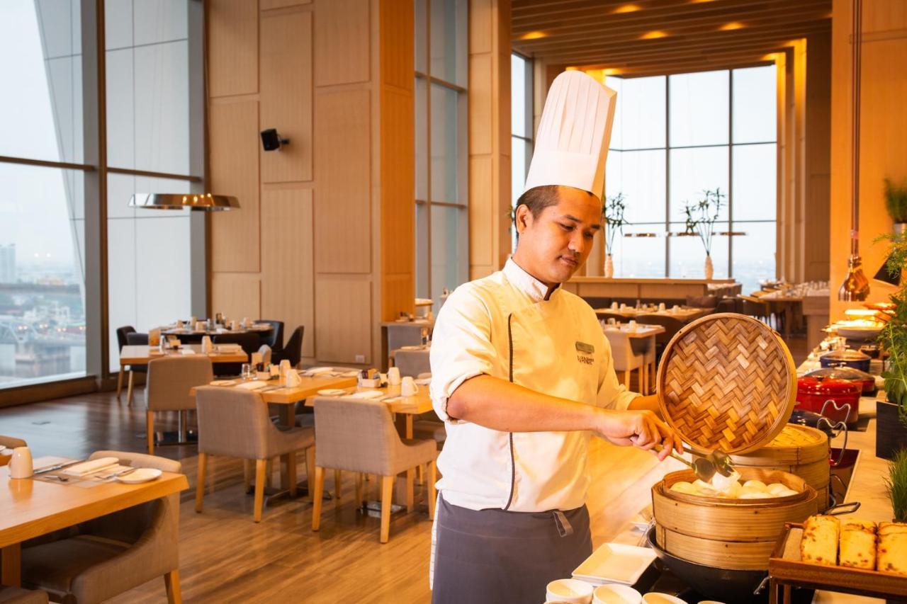 Avani Riverside Hotel 5*