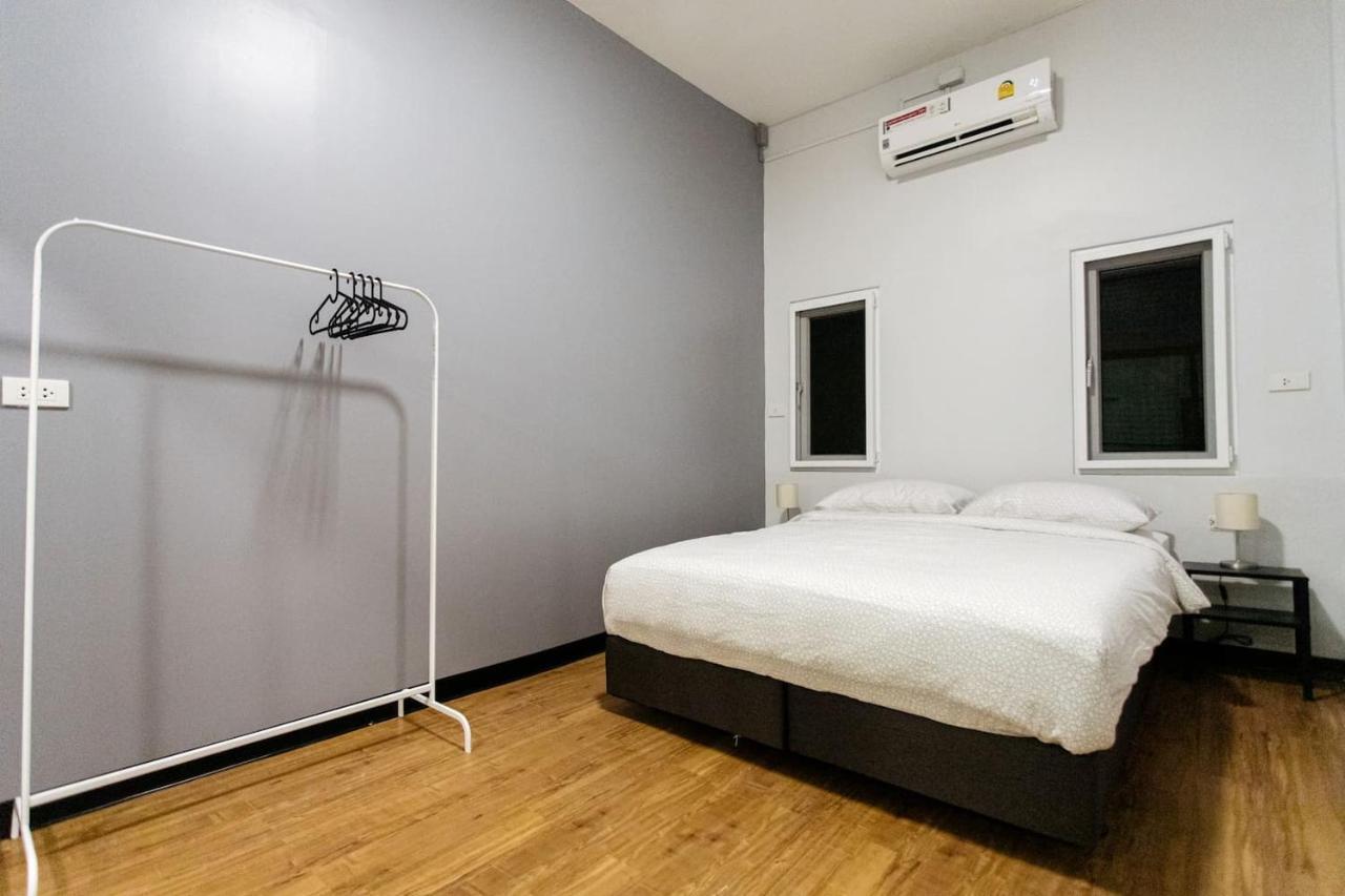 Apartment U4 Large 2 Bed Full Kitchen 200m To Bts Bangkok