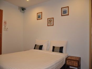 Double Dd House At Mrt Sutthisarn Hostel Bangkok