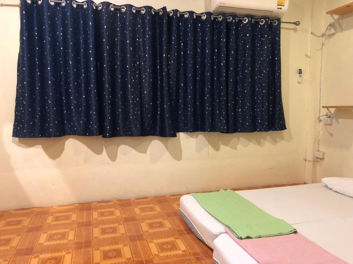 305hostel Hostel