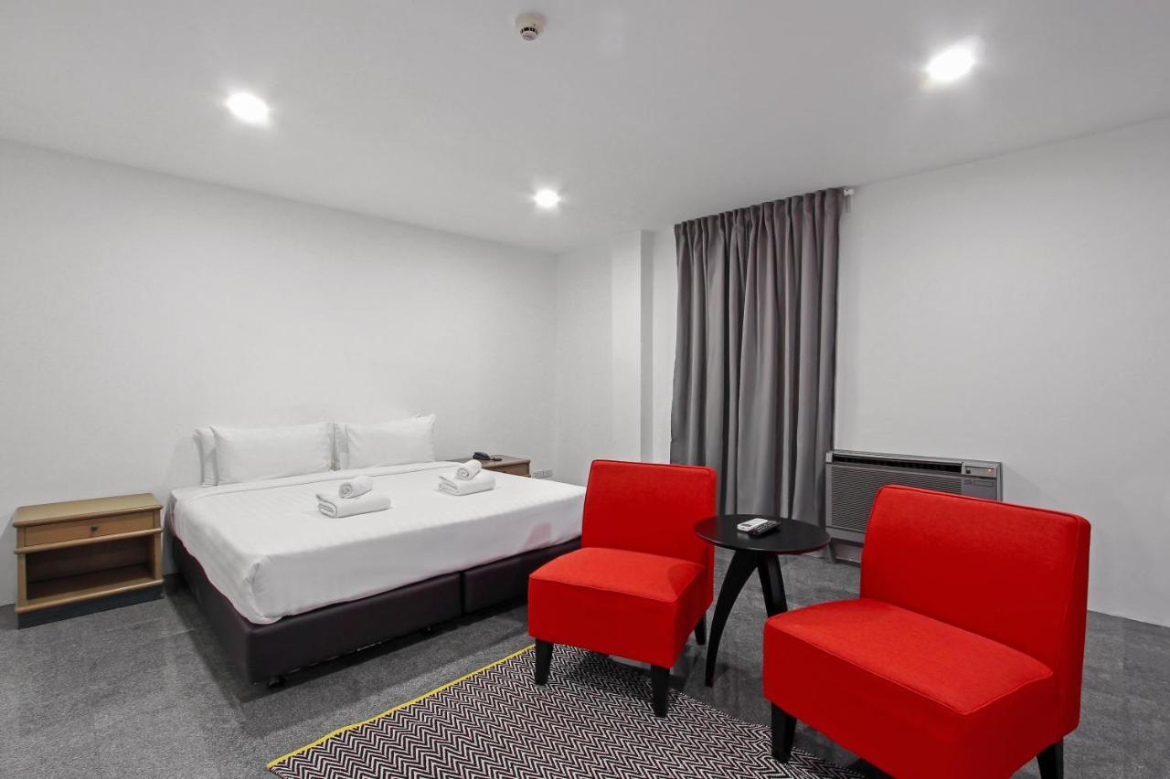 Pula Silom 3*