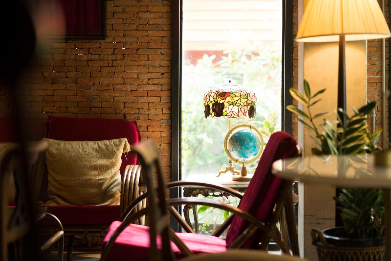 Banya Huaikhwang Hostel