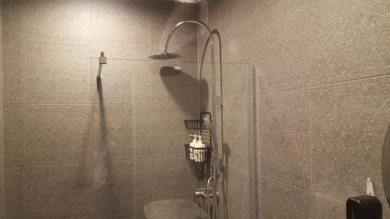 Haus Sathorn 11 Guest house