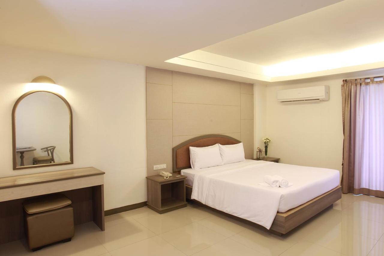 Lee Garden Hotel 4*
