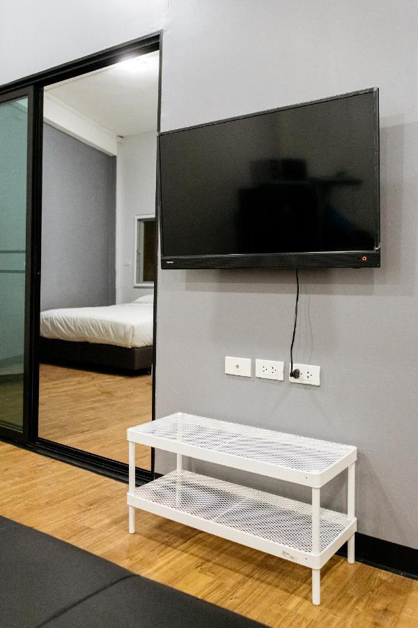 Apartment U4 Large 2 Bed Full Kitchen 200m To Bts Bangkok