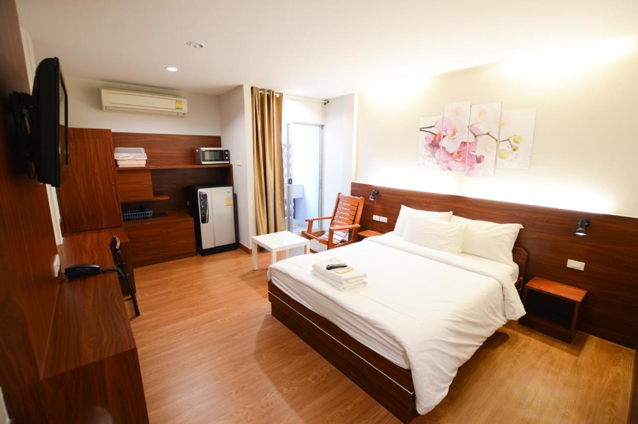 Thaiphiphat House Guest house *