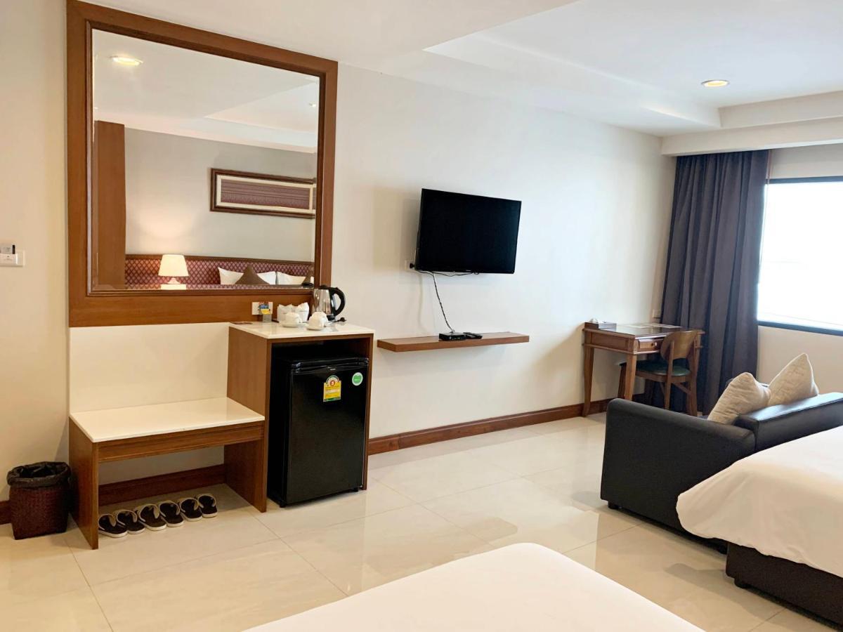 True Siam Rangnam Hotel 4*