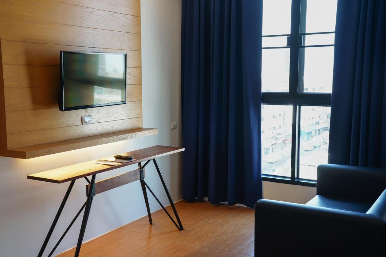 Hotel 130 & Bangkok