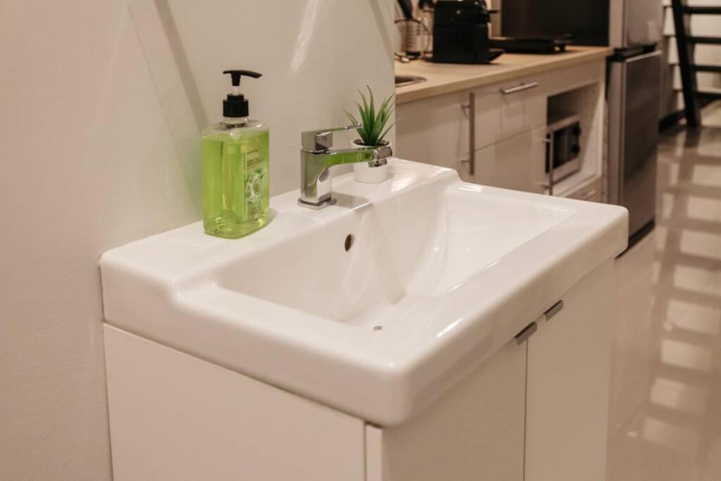 S1 Large Duplex Silom 3 Beds, Full Kitchen Wifi