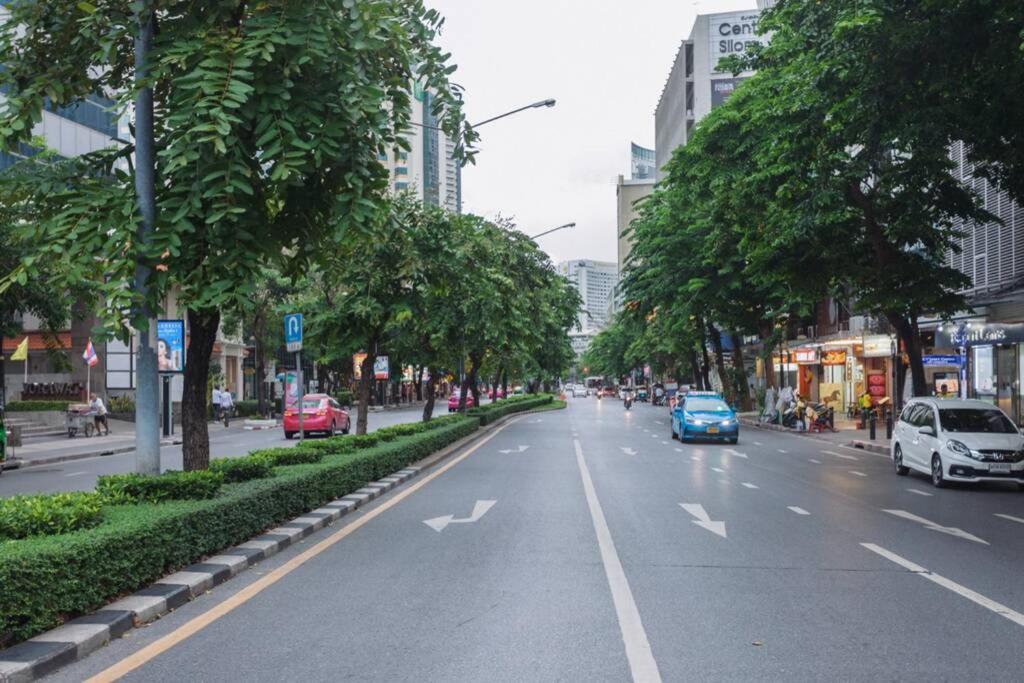 S1 Large Duplex Silom 3 Beds, Full Kitchen Wifi Bangkok