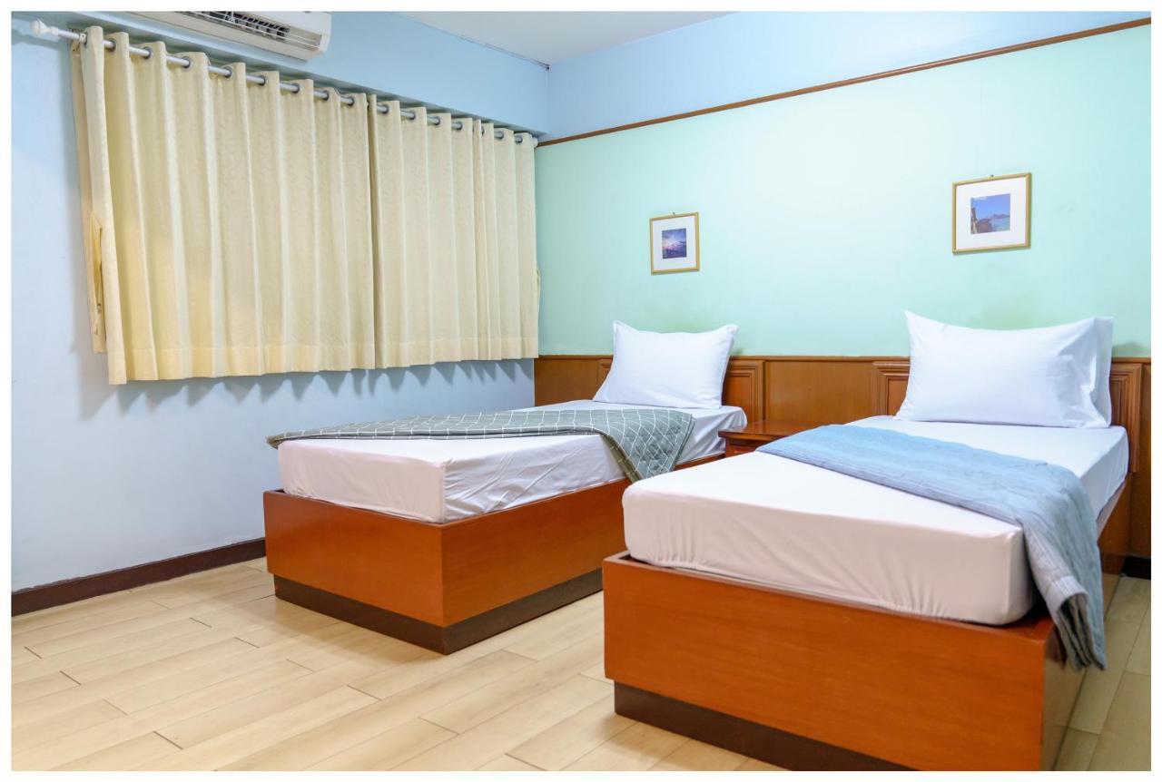 Mom Hostel *