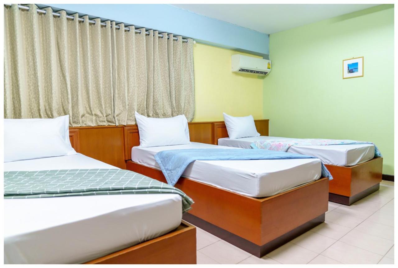 Hostel Mom Bangkok