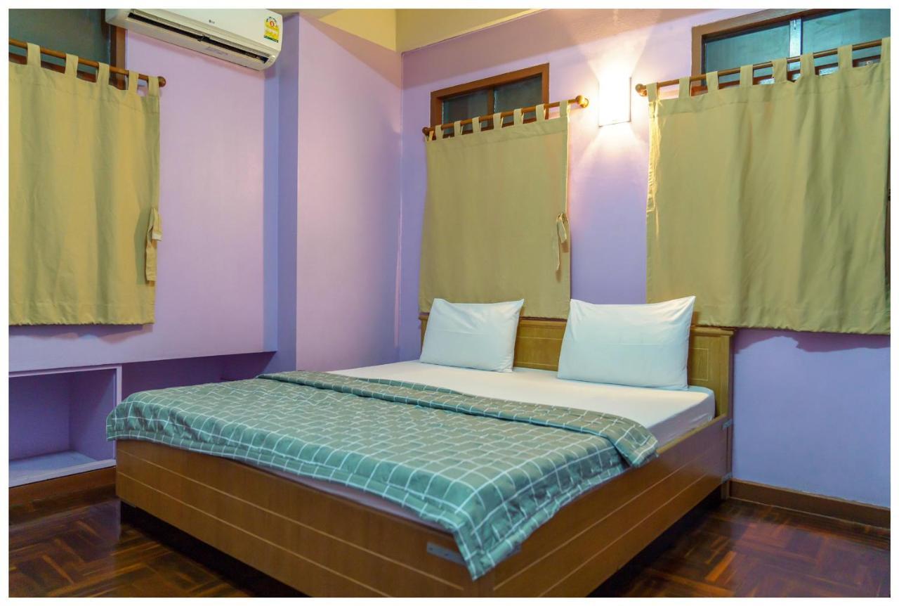 Hostel Mom Bangkok