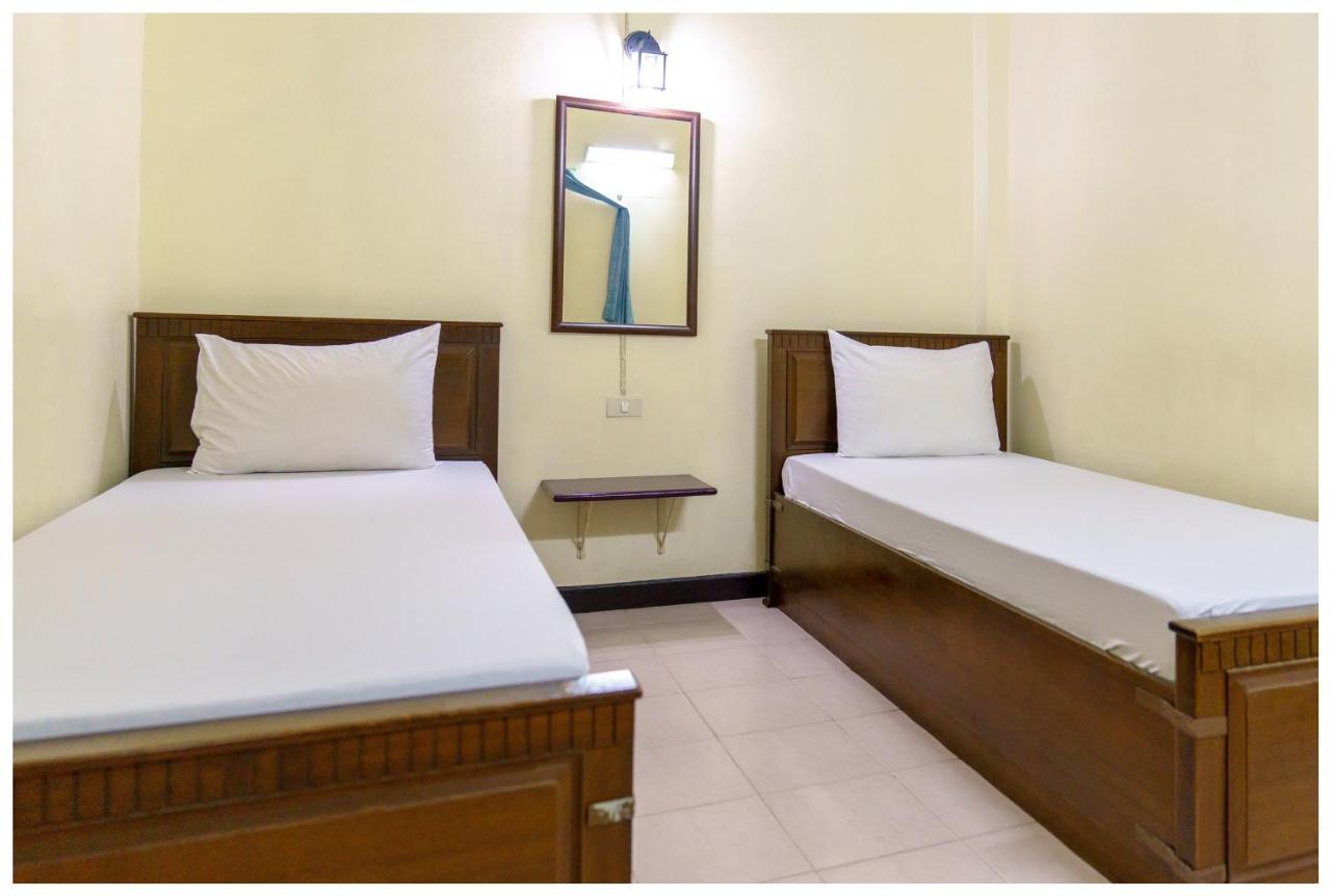 Mom Hostel *