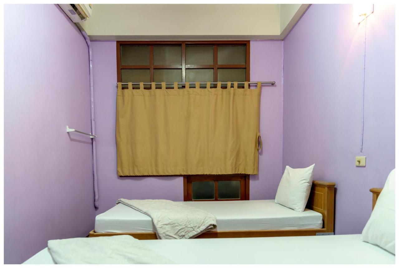 Hostel Mom