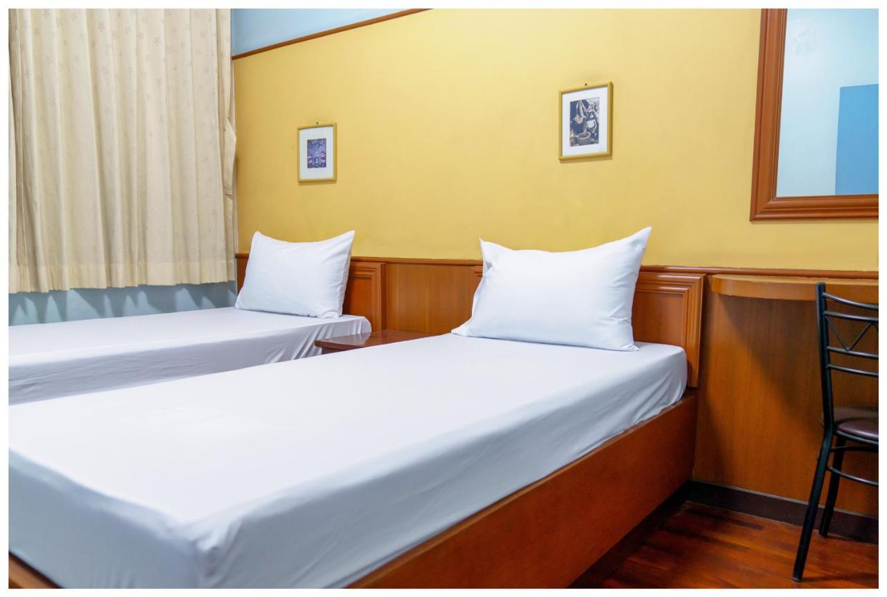 Mom Hostel
