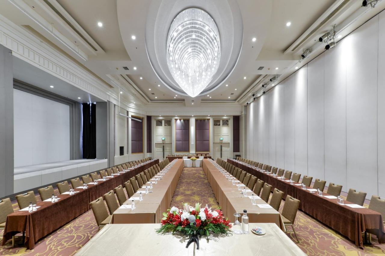 Miracle Grand Convention Hotel 4*