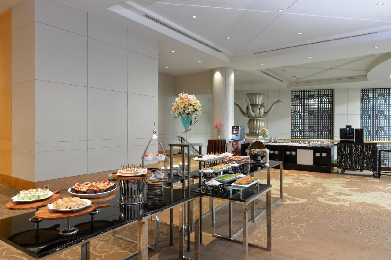 Miracle Grand Convention Hotel 4*