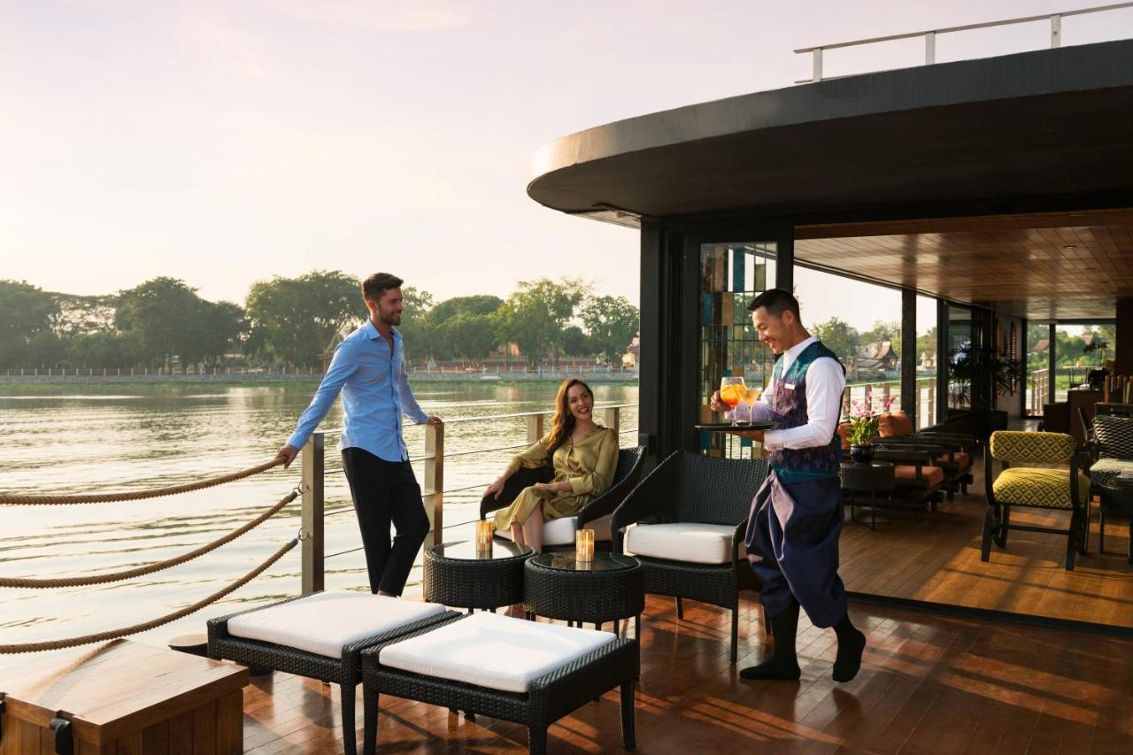 Loy Pela Voyages Botel