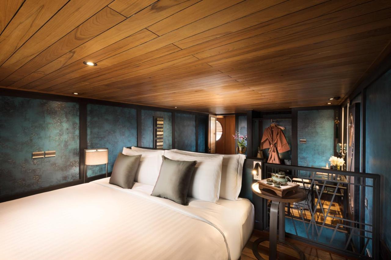 Botel Loy Pela Voyages