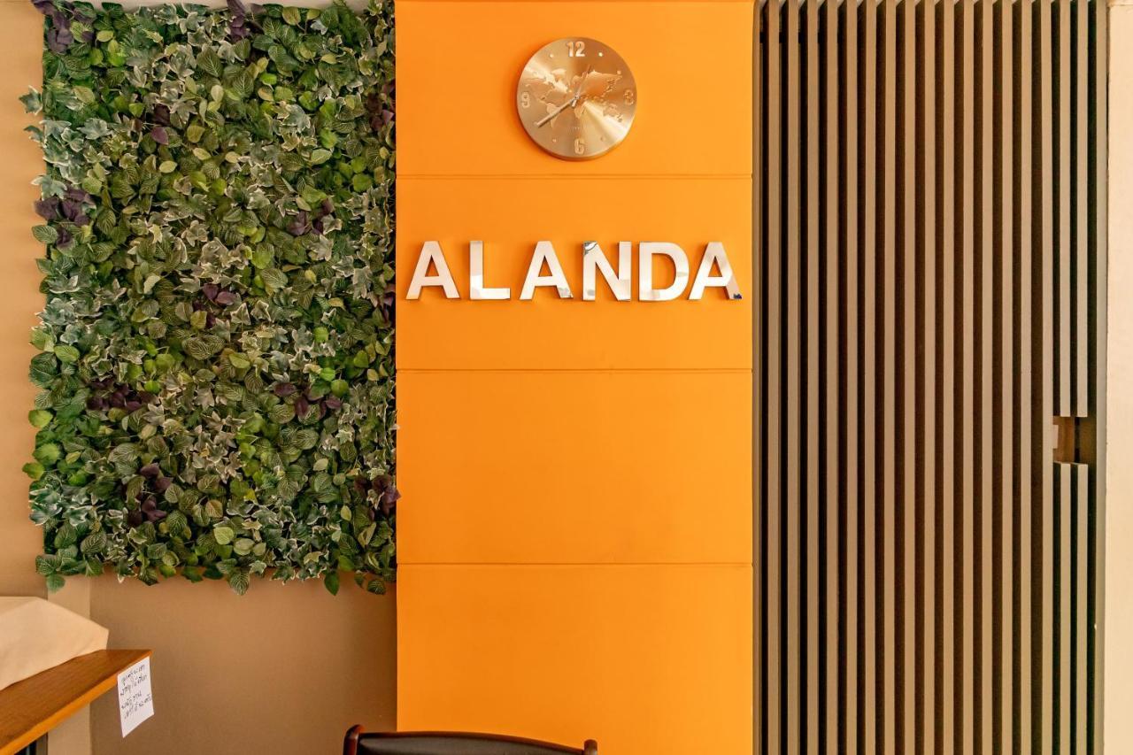 Alanda &