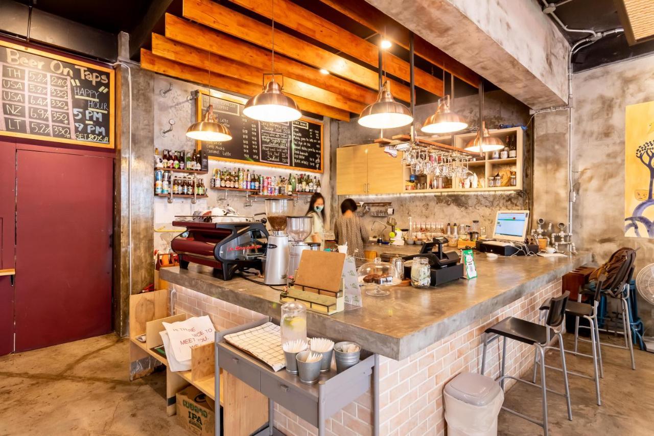 Thonglor Travellers And Cafe Hostel Bangkok