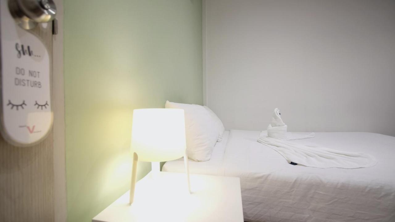 V - Mrt Huai Khwang Hotel 3*