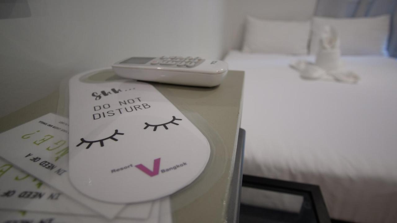 V - Mrt Huai Khwang Hotel