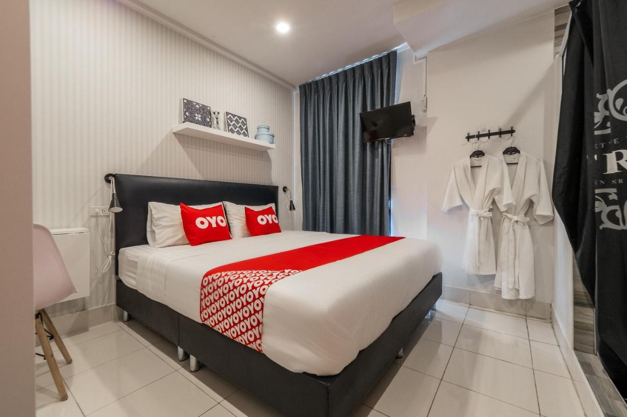 Oyo 960 The Urban Age Deluxe Hotel