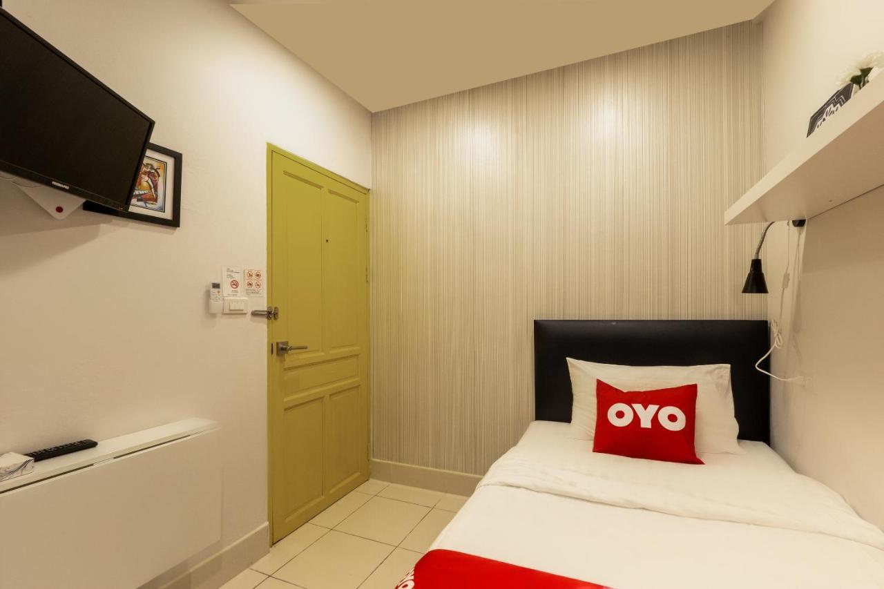 Oyo 960 The Urban Age Deluxe Hotel Bangkok
