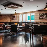 Vince Bangkok Pratunam Hotel & Residence