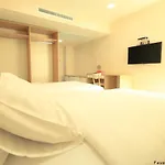Favori Hostel Bangkok Surawong