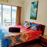 Quiet Studio With King Bed, Kitchen And Balcony