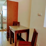 Quiet Studio With King Bed, Kitchen And Balcony