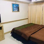Spacious 1 Bed Room With Living Room Ekamai Thonglor Prime Area