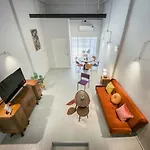 Sukhumvit Entire House 7 Pax - 2 Mins Walk From Skytrain