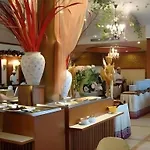 Collection O Howard Square Boutique Hotel
