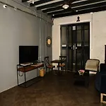 196 Oldtown Chic Hostel