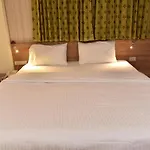 Rose Nana Hotel
