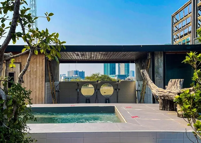Blu Cabin Ari Stylish Gay Poshtel