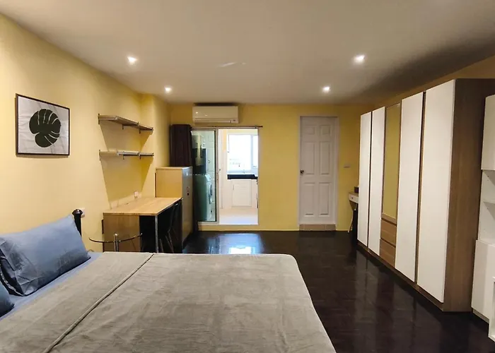 Silom 1 Bedroom With 2 King Beds For 4 Pax