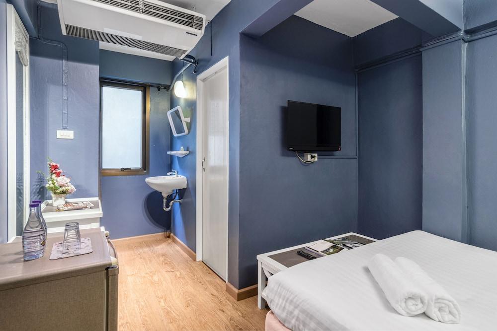 Sawasdee Khaosan Hostel