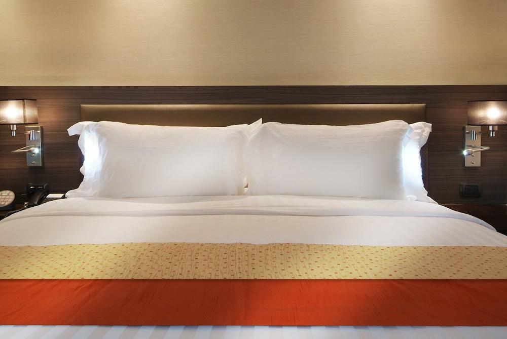 Hotel Amora Neoluxe 4*