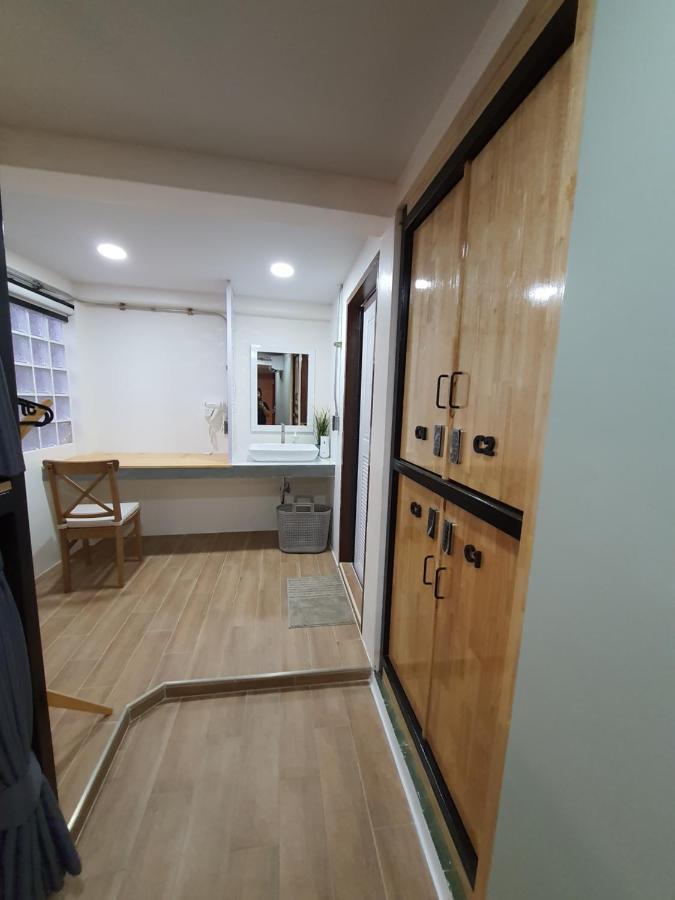 Station8 Hostel *