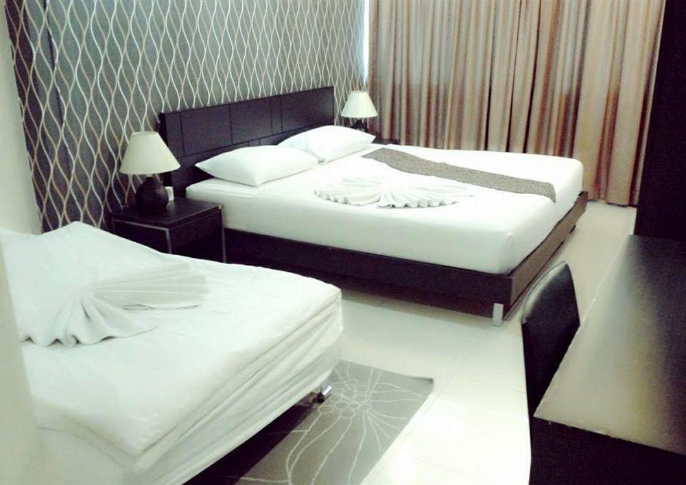 The Mix - Bts Phrakhanong 3*