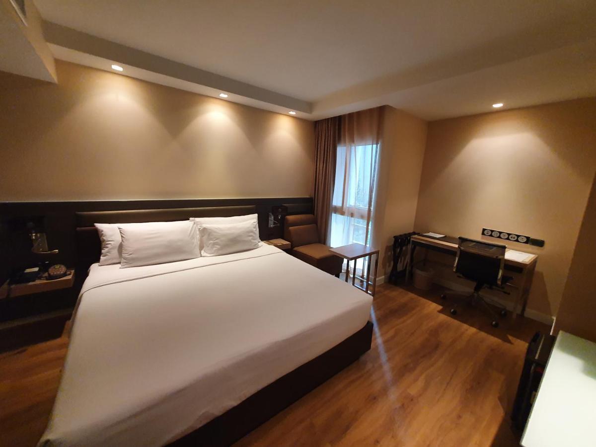 Amora Neoluxe 4* Bangkok