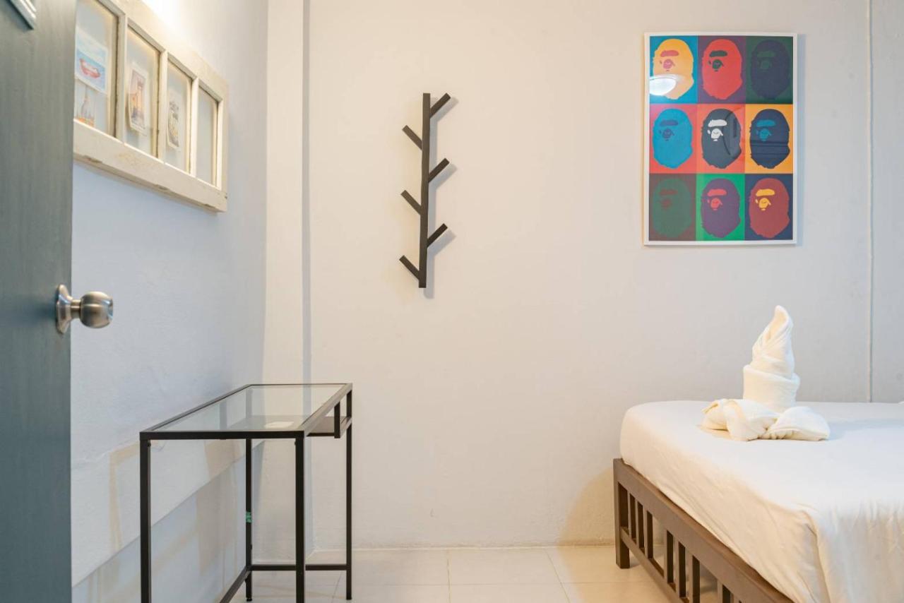Hostel Asok Montri *