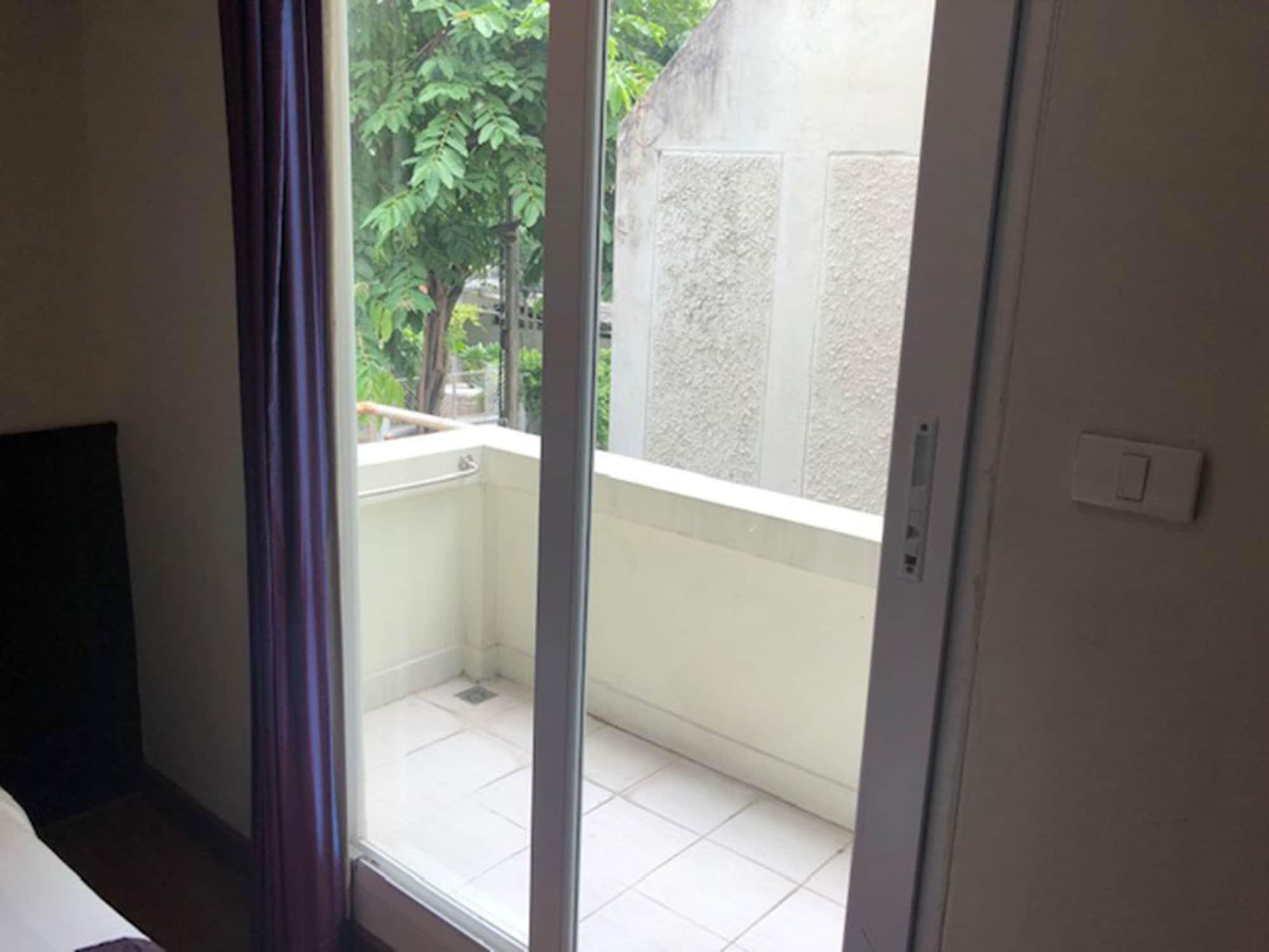 Sawasdee @ Sukhumvit Soi 8 Hotel 3*